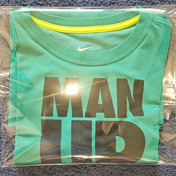 Nike Teal and Yellow Graphic Tee - Picture 13 of 15